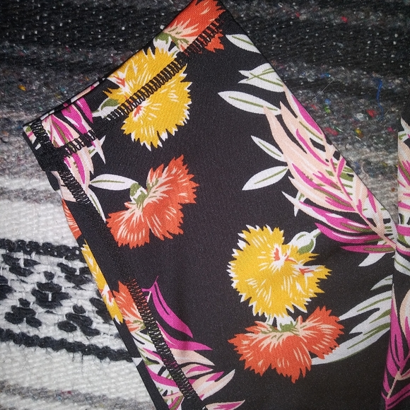 MINKPINK | "MOVE" Floral Leggings Size Medium - Picture 3 of 5